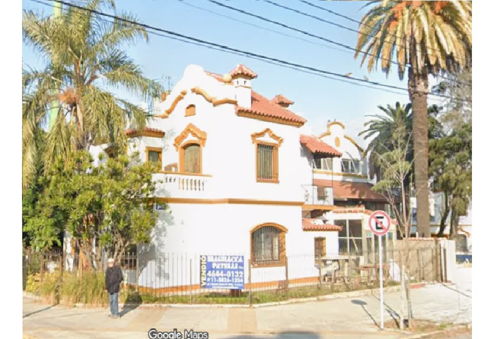 Коммерческий дом в Versalles с 4 спальнями и гаражом на 2 авто