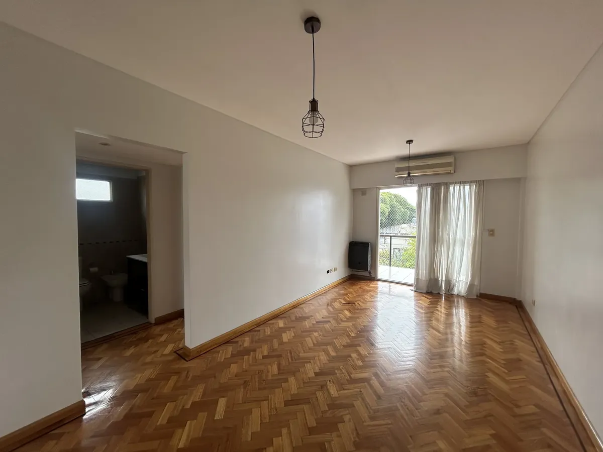 Two-bedroom apartment with parking and front balcony in Villa Urquiza