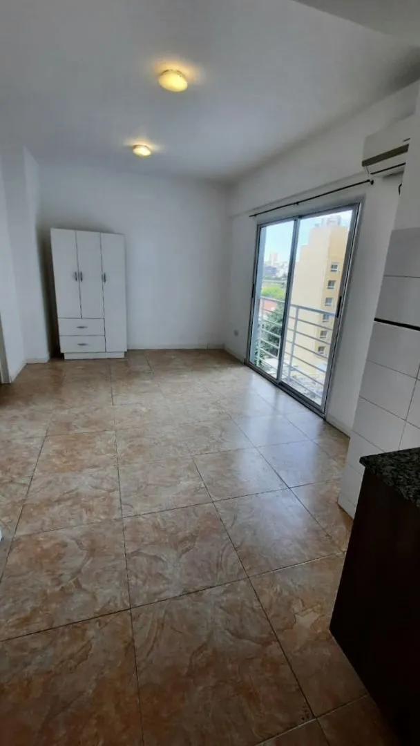 Kitnet com vaga de garagem (semi mobiliada) em Caballito