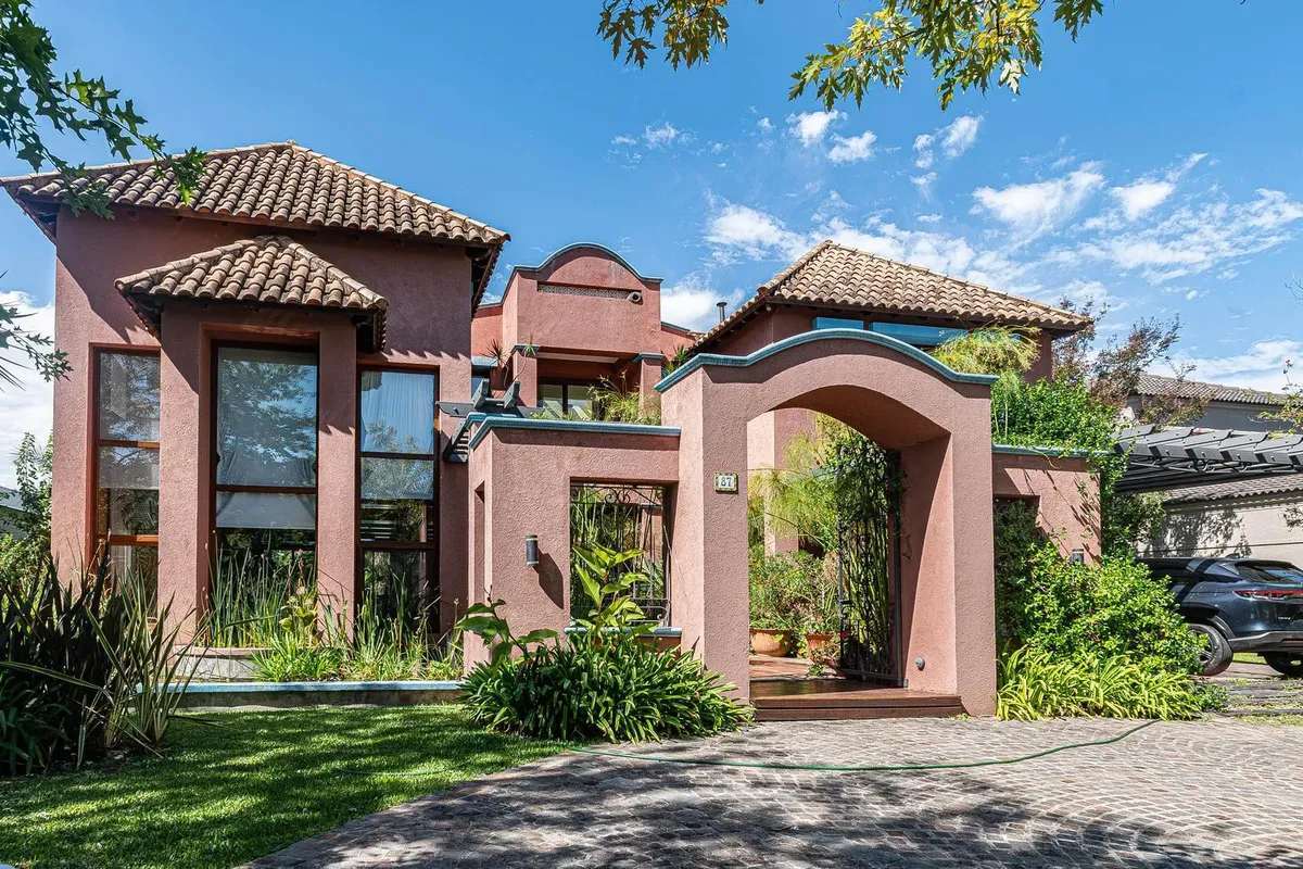 Five-suite house with garden and pool in Tigre (Las Caletas, Nordelta)