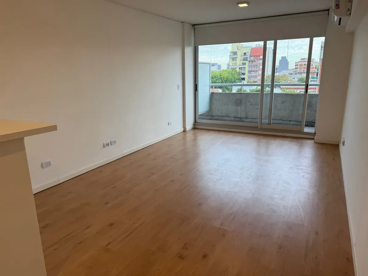 Kitnet de 1 quarto em Chacarita com varanda