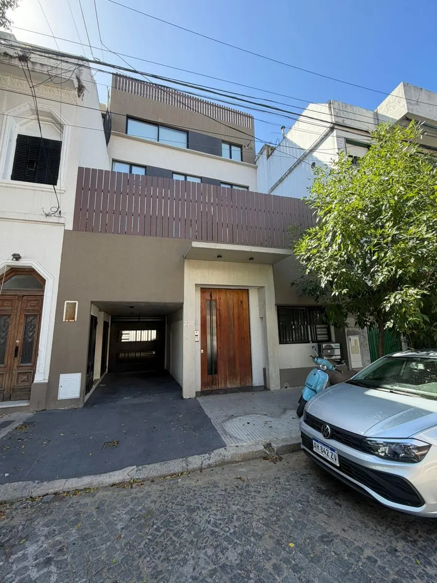 Two-room apartment with assigned parking in Barracas