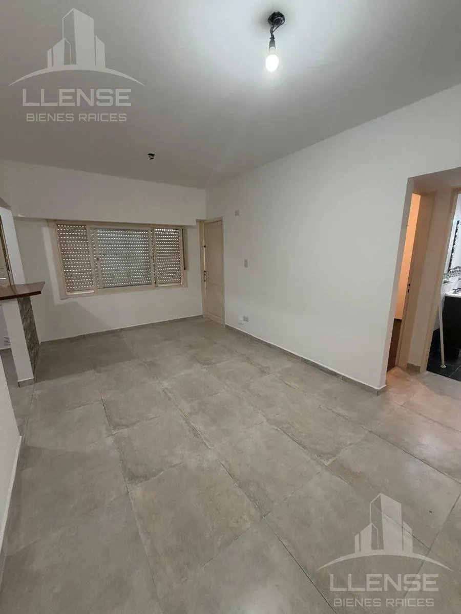 Квартира с 2 спальнями и балконом в Quilmes Centro