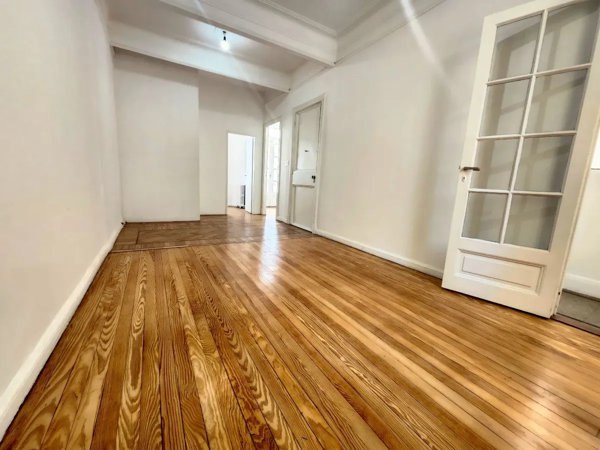 Departamento de 5 ambientes en San Nicolás de uso comercial