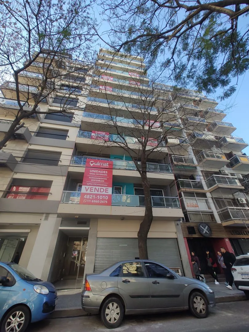 Квартира-студия с балконом в Flores