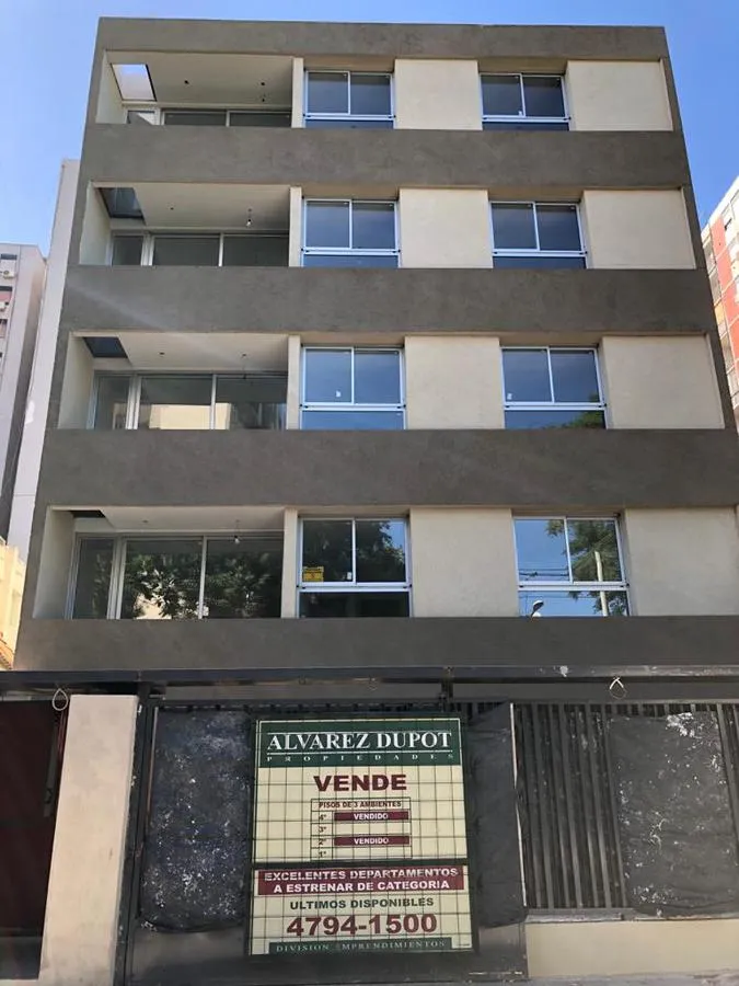 Apartamento de 3 ambientes com 2 varandas e 2 dormitórios em Martínez