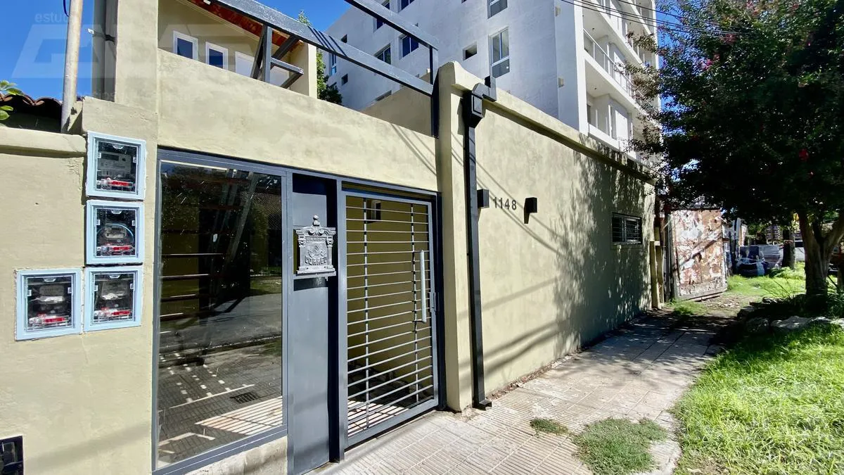 Apartamento de dois ambientes com 1 dormitório e varanda em Ituzaingó Centro