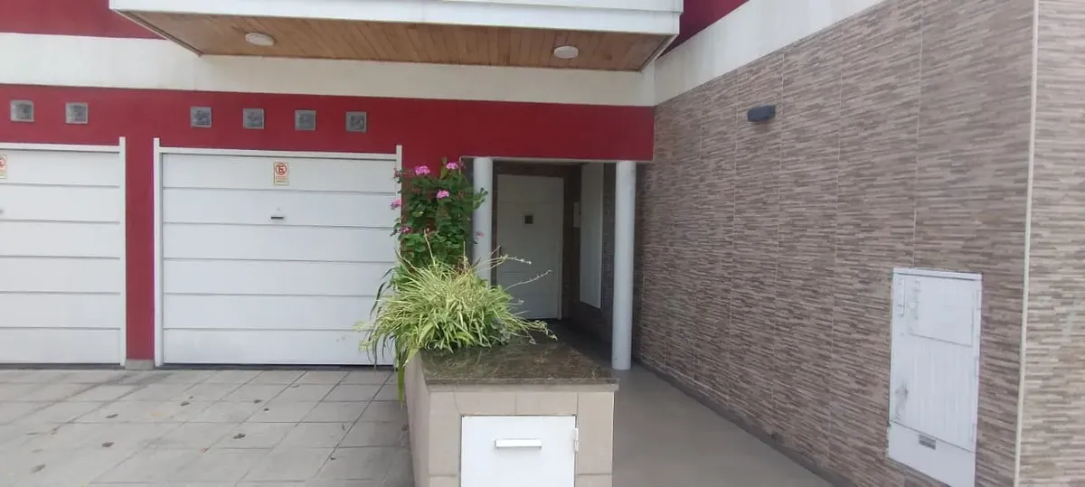 Departamento tipo casa de 2 ambientes en Monte Castro