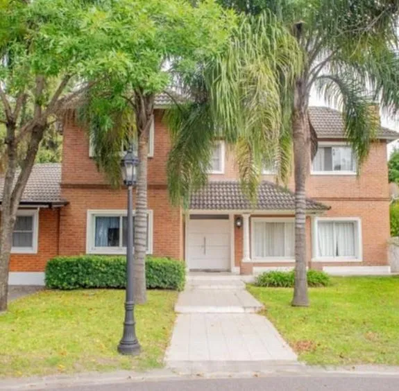 Four-bedroom house in Barrio Cerrado Valle Claro, Benavidez