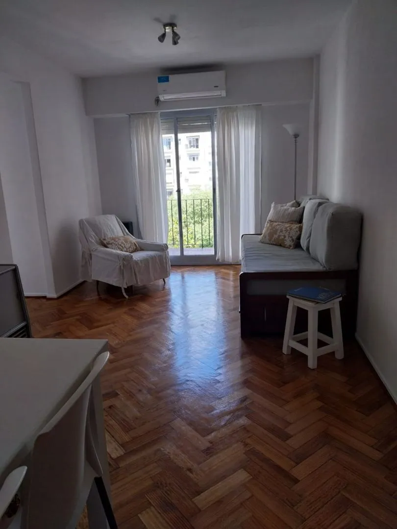 Apartamento de dois ambientes com varanda em Recoleta