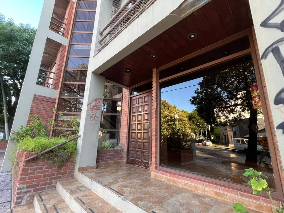 Apartamento de dois dormitórios com vaga de garagem em Buenos Aires