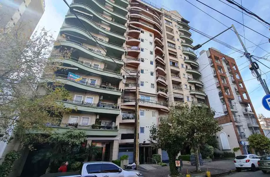 Apartamento meio andar de 1 quarto em Lanús Oeste