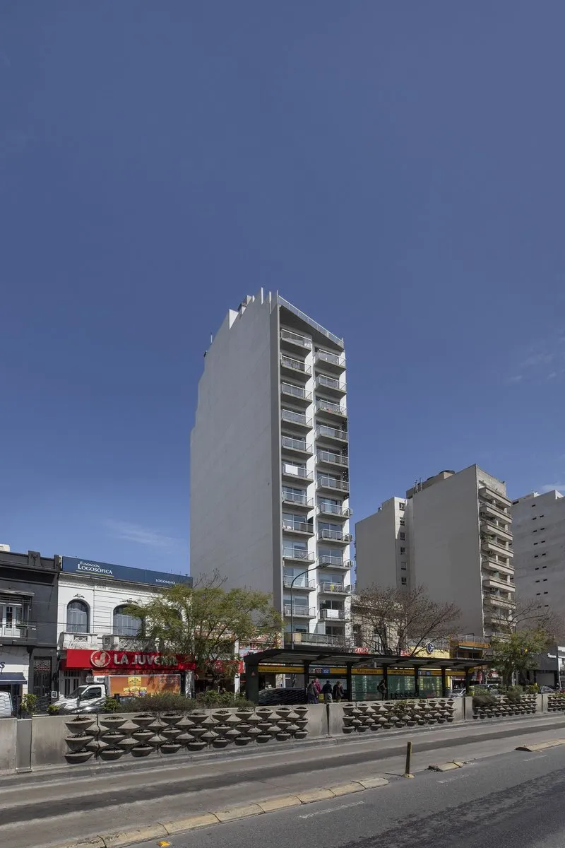 Квартира-студия в Saavedra на 10-м этаже с видом на площадь