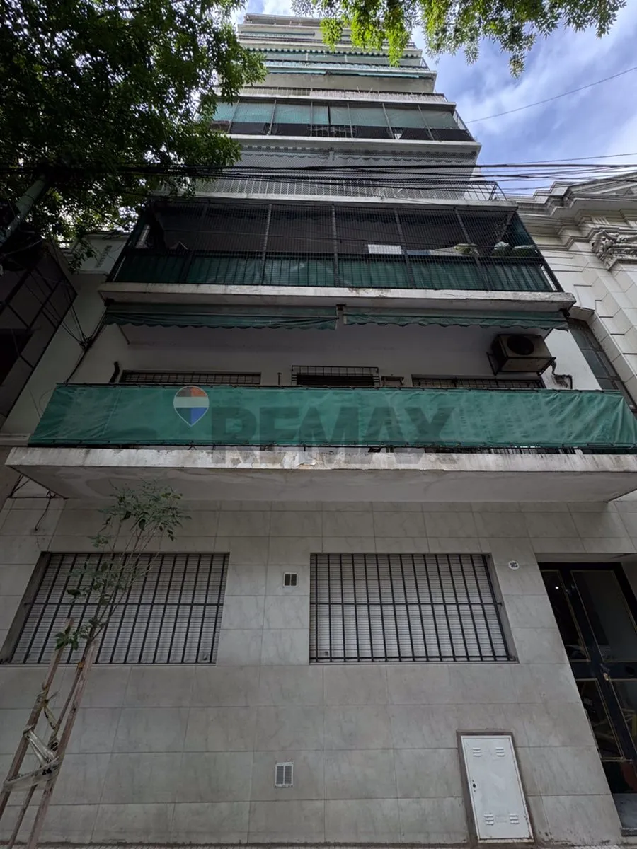 Departamento de 2 dormitorios en Almagro con balcón al frente