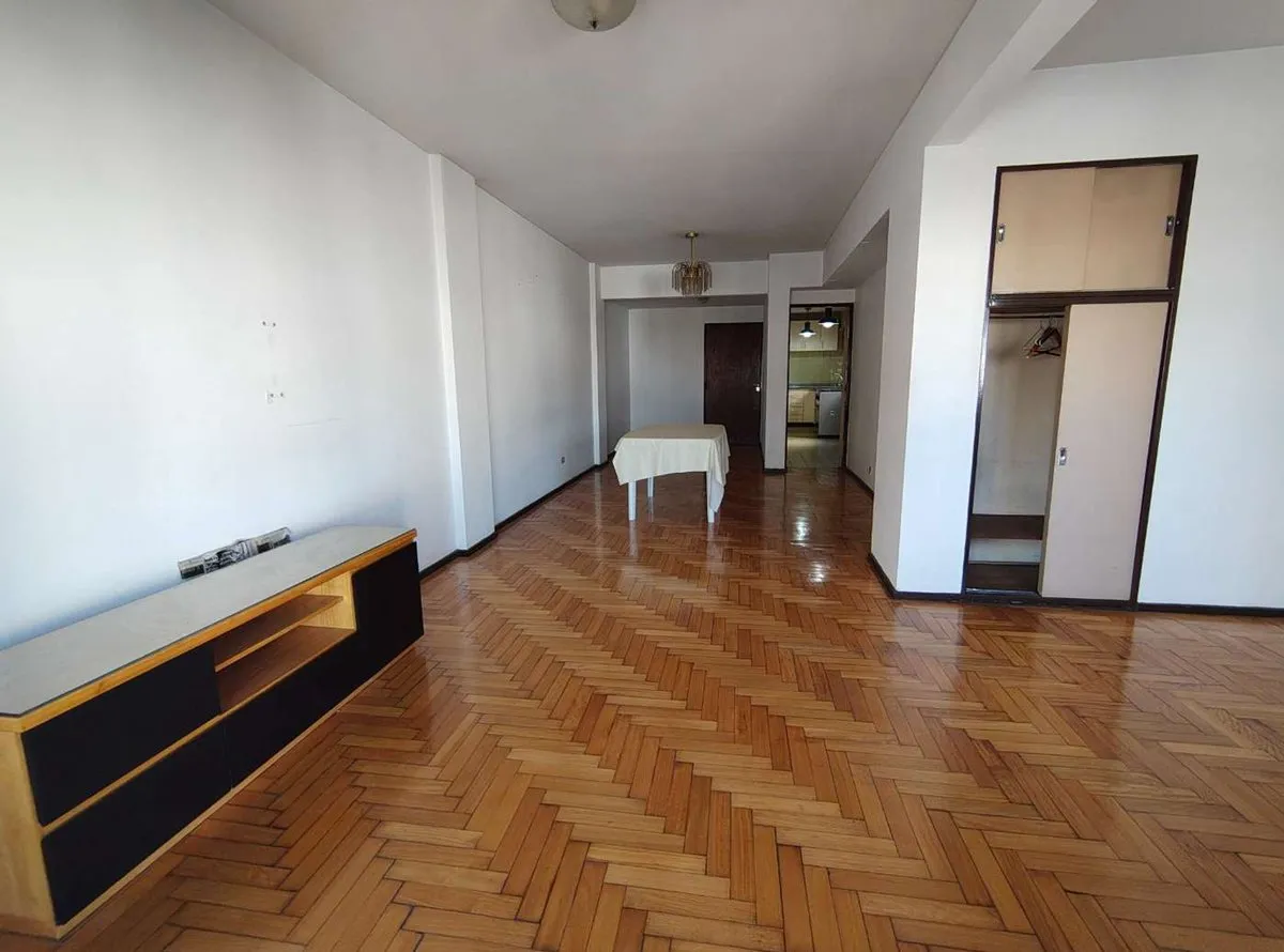 Departamento de 3 ambientes con 2 balcones en San Cristóbal