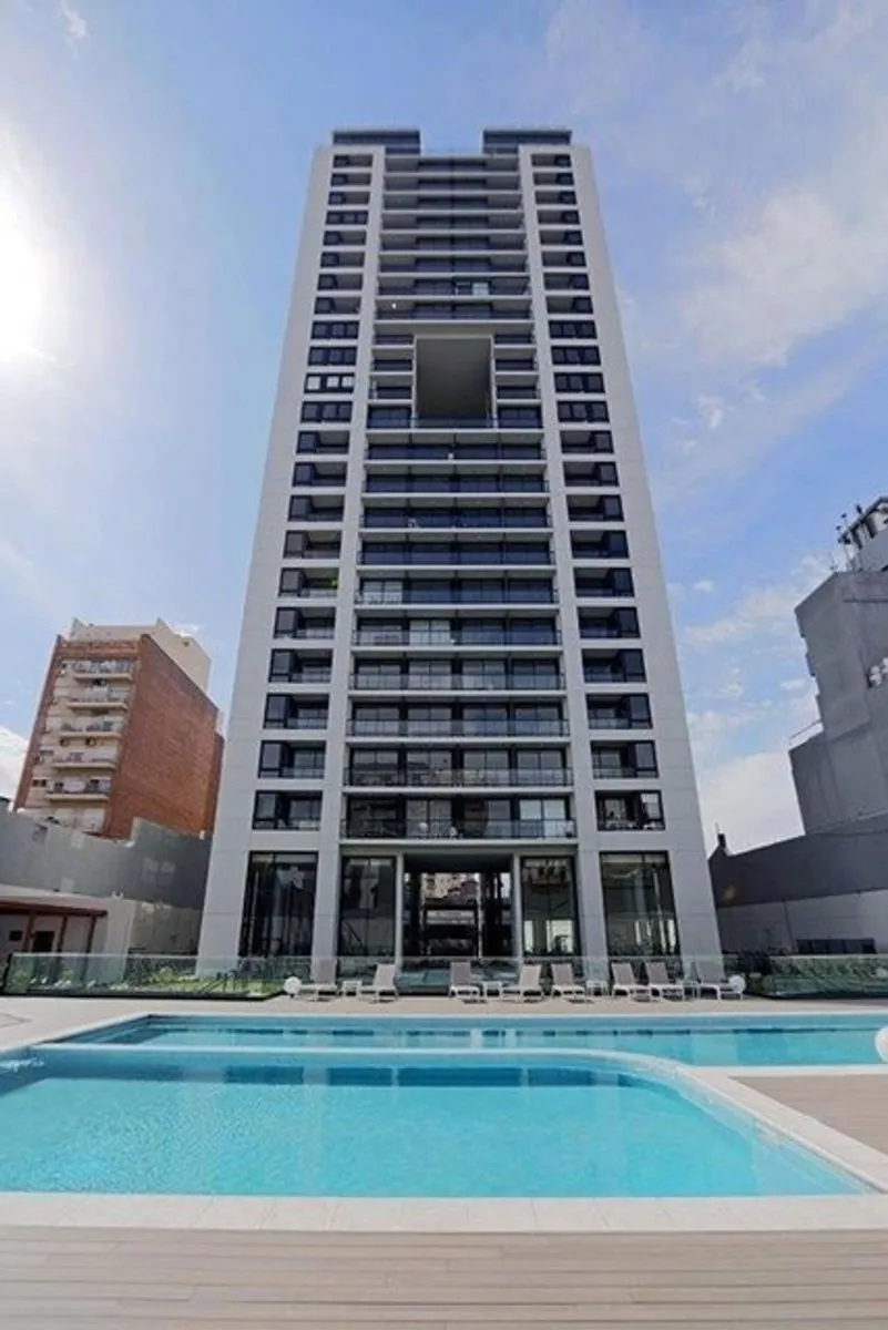 Monoambiente con balcón al frente en Parque Chacabuco