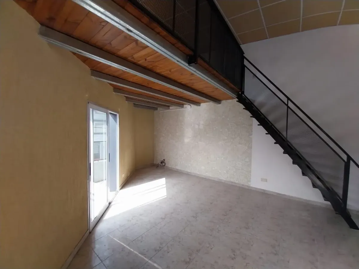 One-and-a-half-room apartment at street level in General San Martín