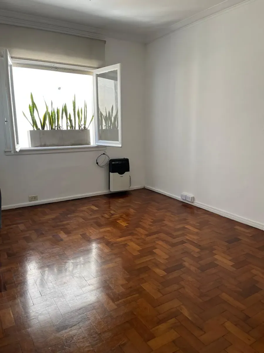 Departamento de 3 ambientes con dependencia en Almagro