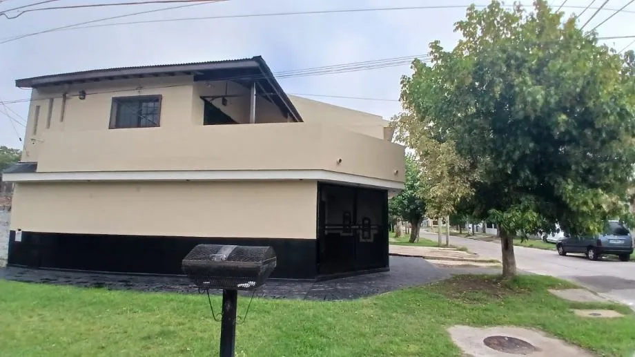Casa de 2 dormitórios para alugar em Remedios de Escalada Este, Lanús