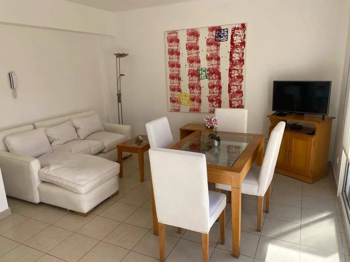 Меблированная двухкомнатная дуплекс-квартира с балконом в Puerto Madero