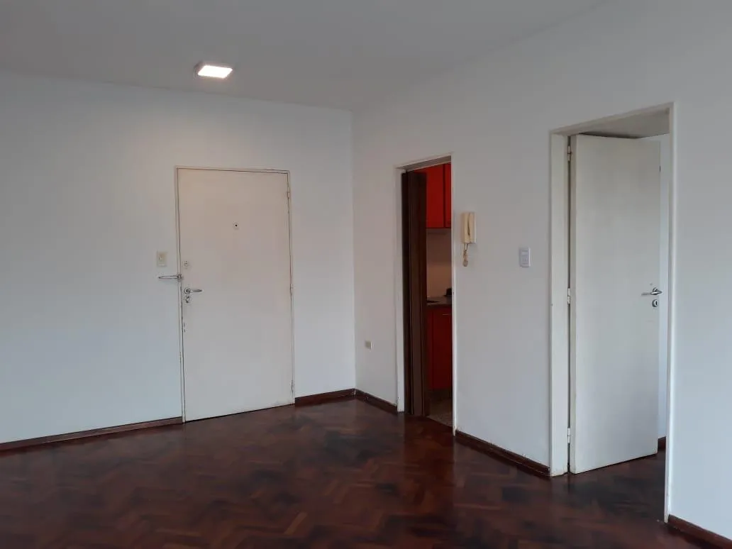 Departamento de 2 ambientes en alquiler con balcón en Monserrat