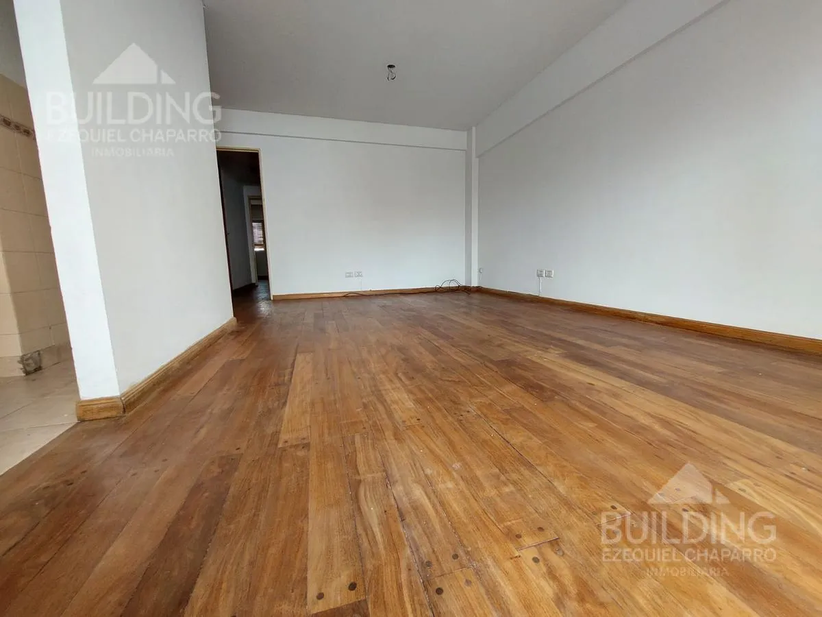 Apartamento de 2 dormitórios com vaga de garagem em La Plata