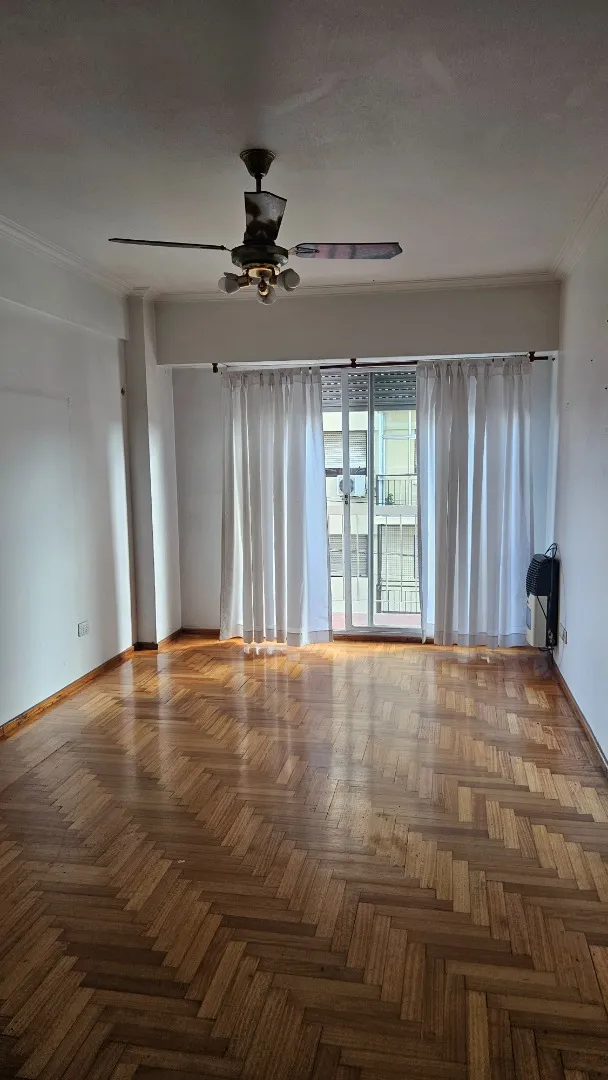 Departamento de 2 ambientes con balcón en Flores