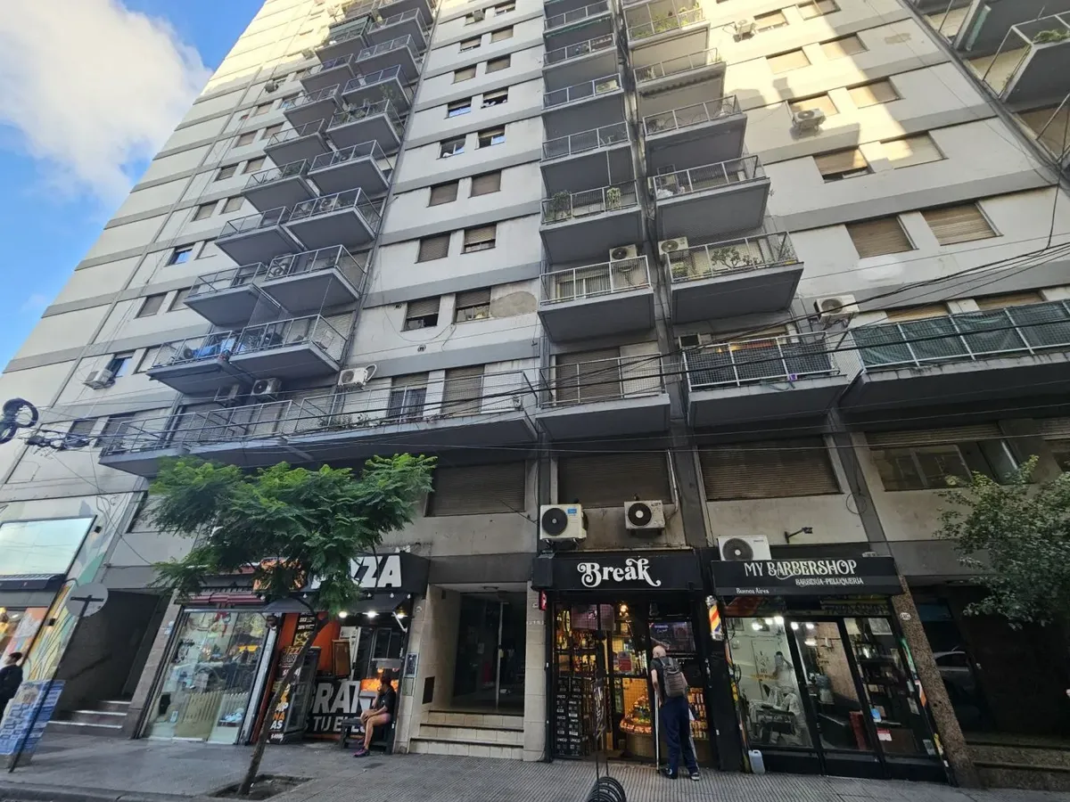 Two-room apartment with office setup in Palermo