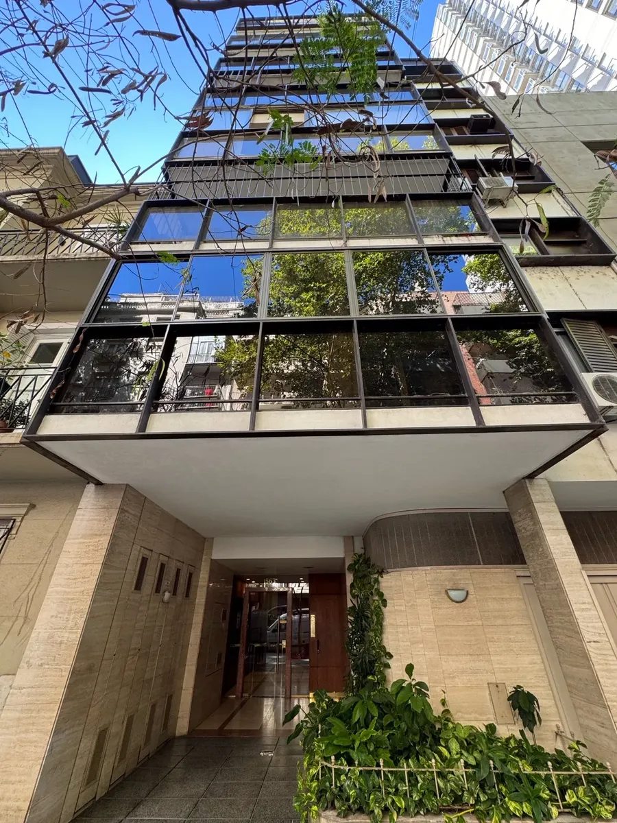 Apartamento de três ambientes com dependência em Belgrano