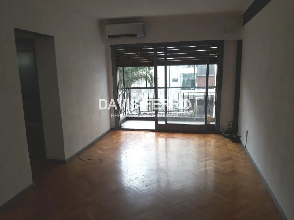 Квартира 3 комнаты с балконом и окнами во двор в Colegiales