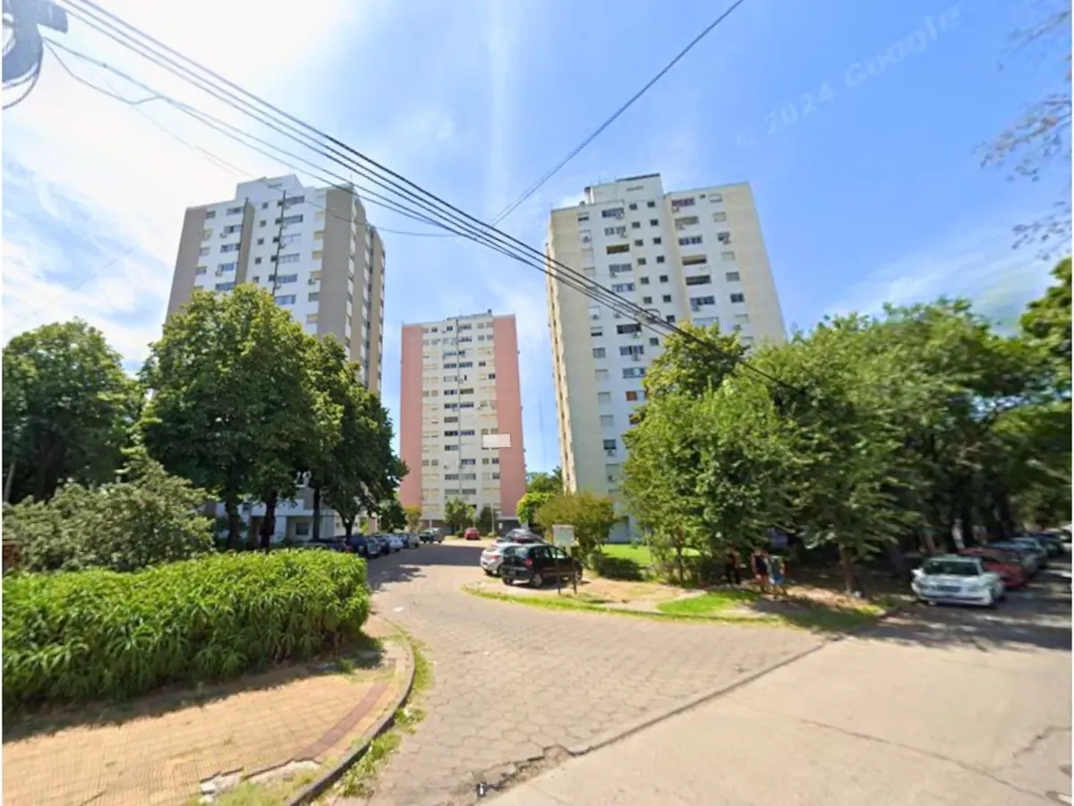 Departamento de 3 dormitorios con cochera en La Plata