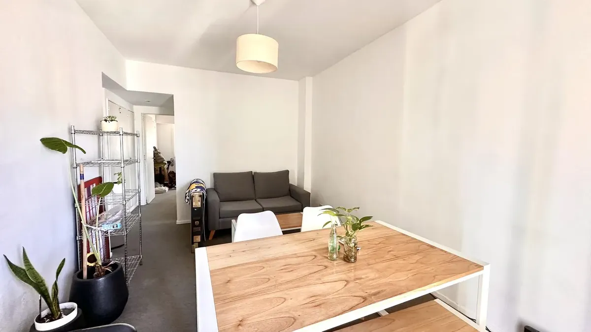 Apartamento de dois ambientes com varanda em Balvanera