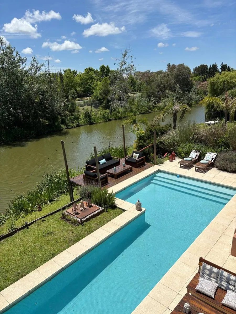 Temporary rental four-bedroom apartment in Tigre