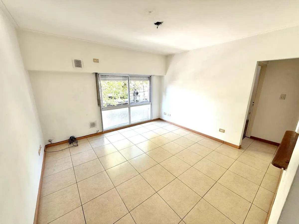 Apartamento de 2 ambientes no primeiro andar por escada em Chacarita