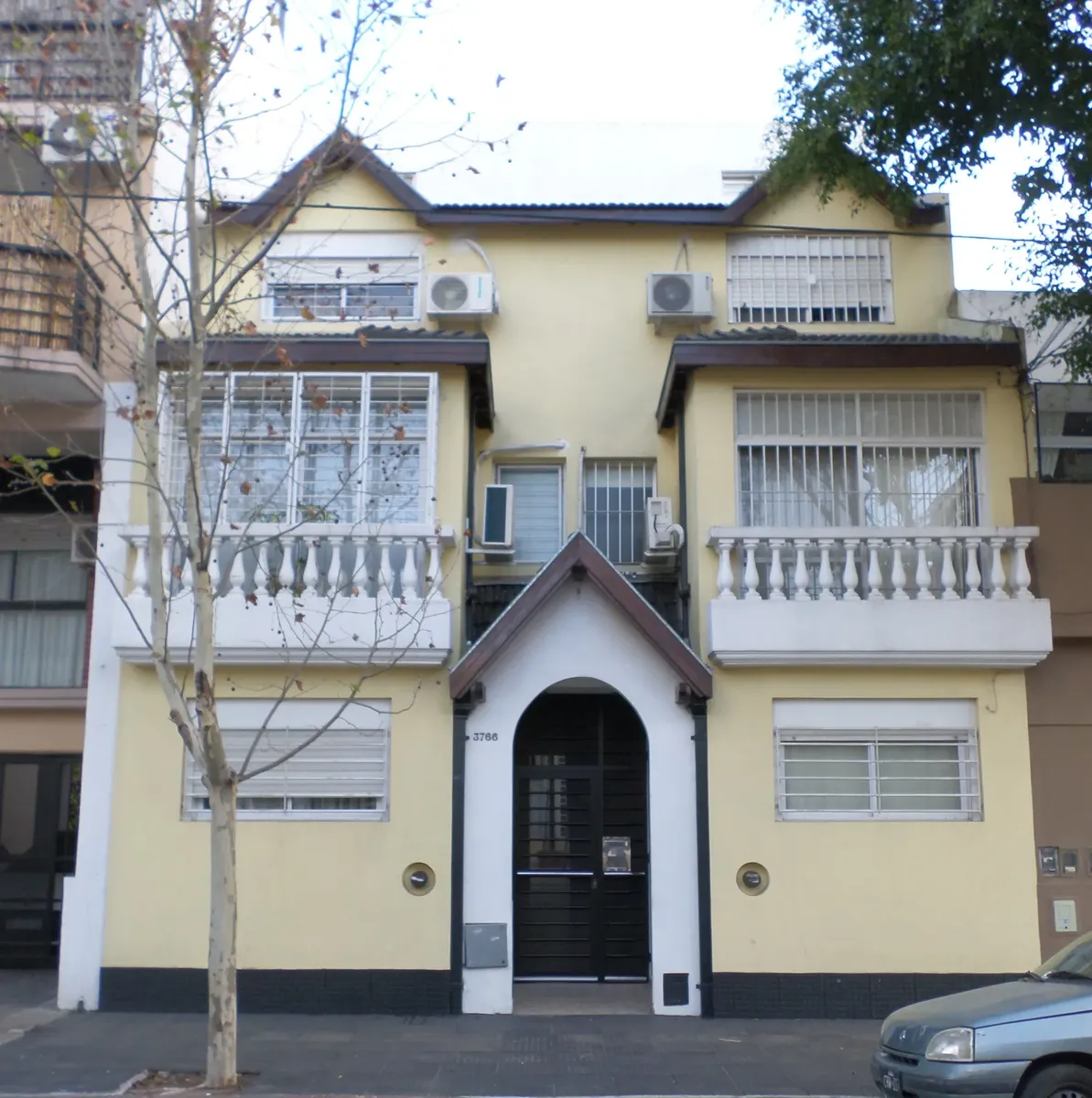 Двухуровневая квартира с 1 спальней окнами во двор в Saavedra