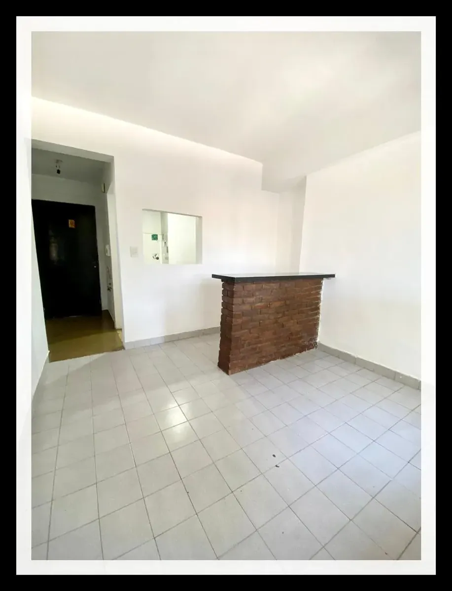 Departamento de 2 ambientes con balcón en Parque Patricios