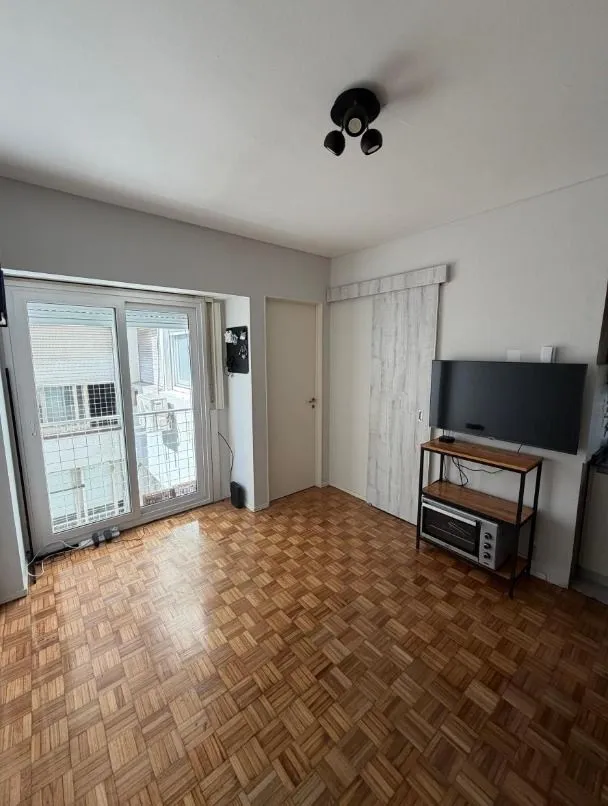 Two-room apartment on 7th floor in Monserrat