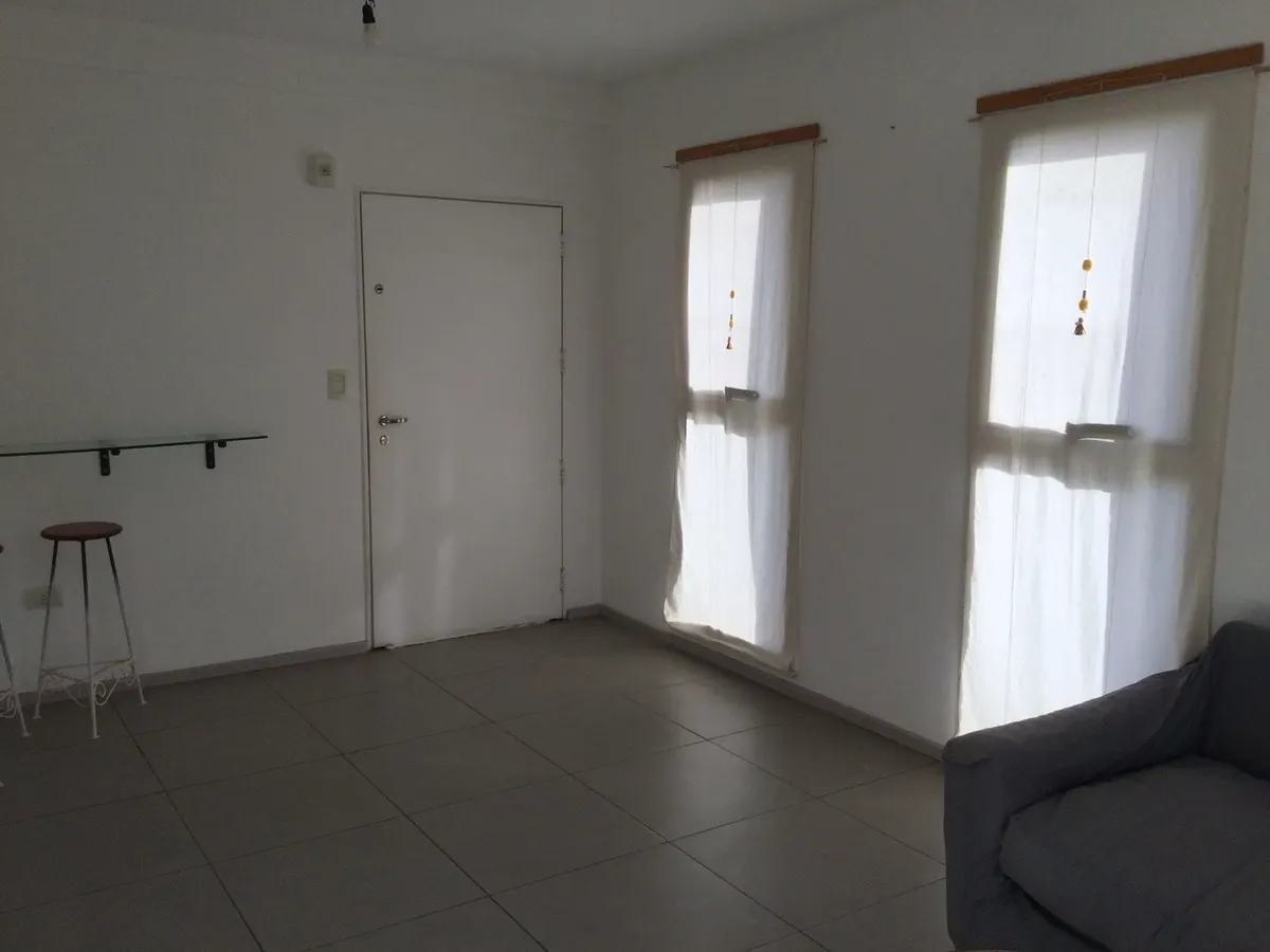 Apartamento de três ambientes com 2 dormitórios na La Boca, de frente para o Parque Lezama