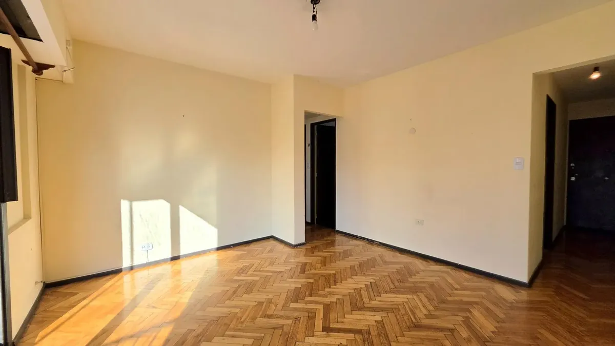 Apartamento de 3 ambientes com varanda de fundos em Boedo