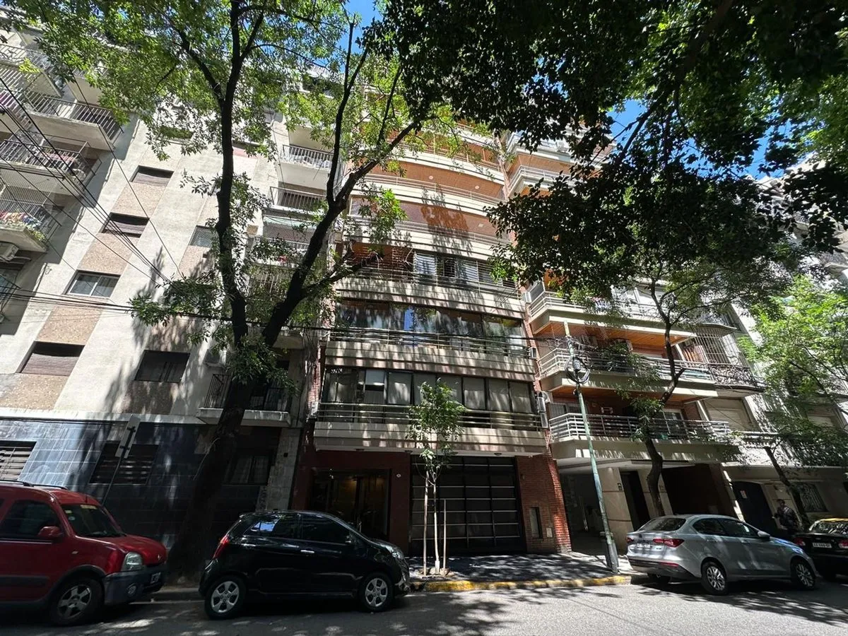 Three-bedroom front-facing apartment with balcony and parking in Balvanera