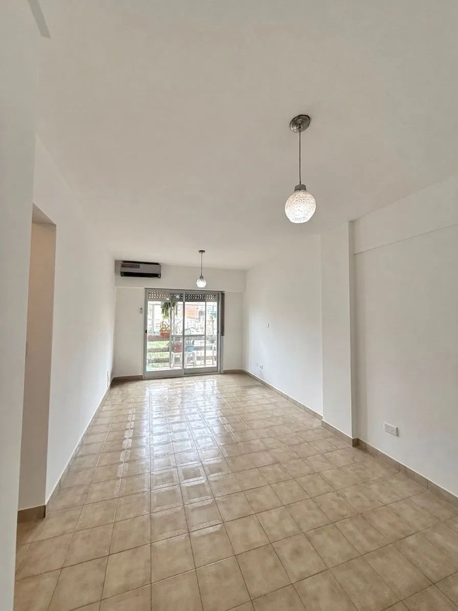 Apartamento de três ambientes em Barracas