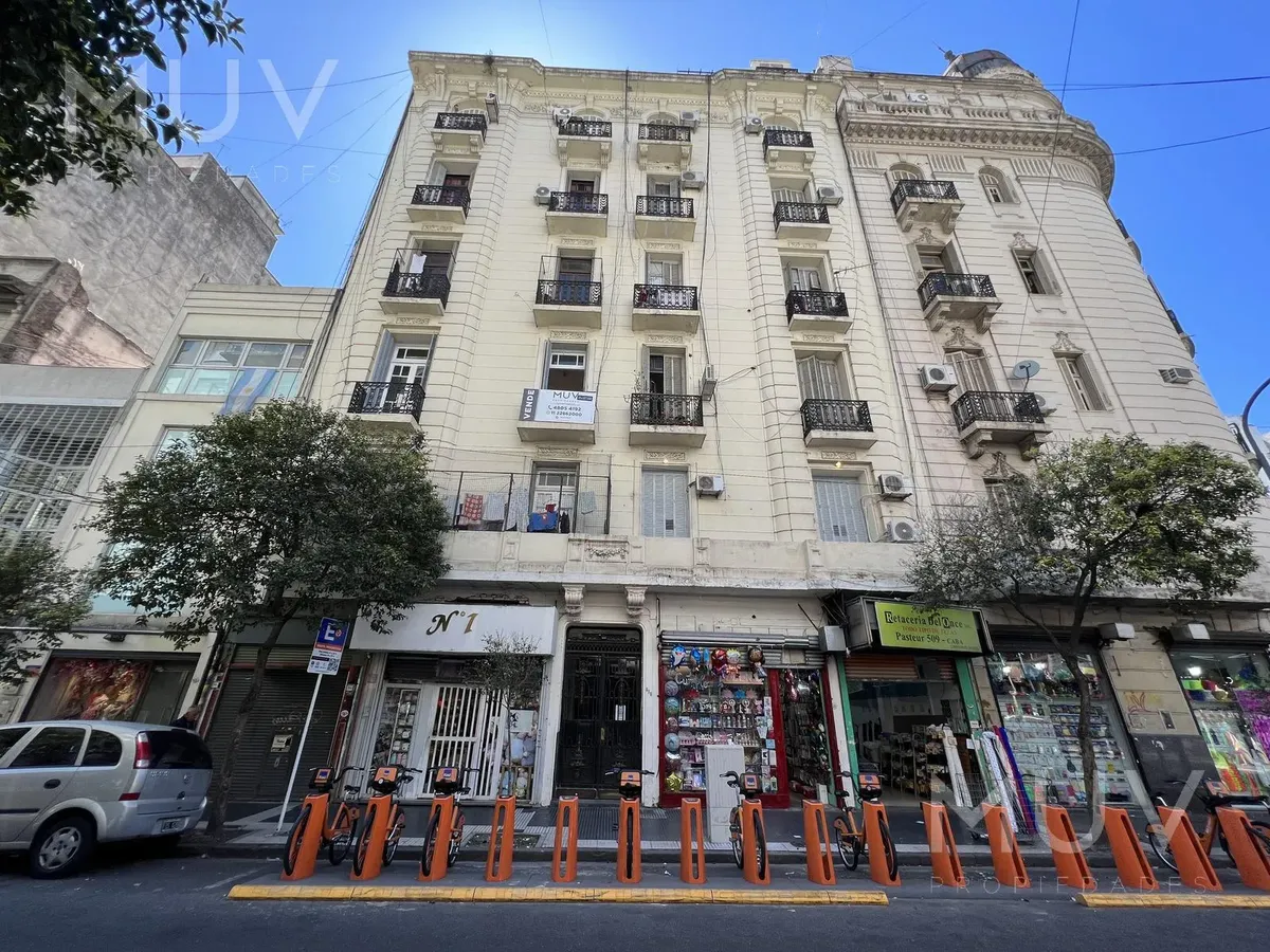 Apartamento de 4 ambientes com 3 dormitórios em Balvanera