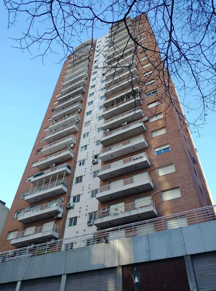 Departamento de 3 ambientes con balcón en Monserrat