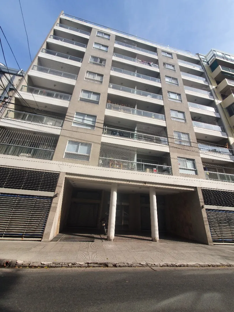 Apartamento de dois ambientes sem mobília em Almagro