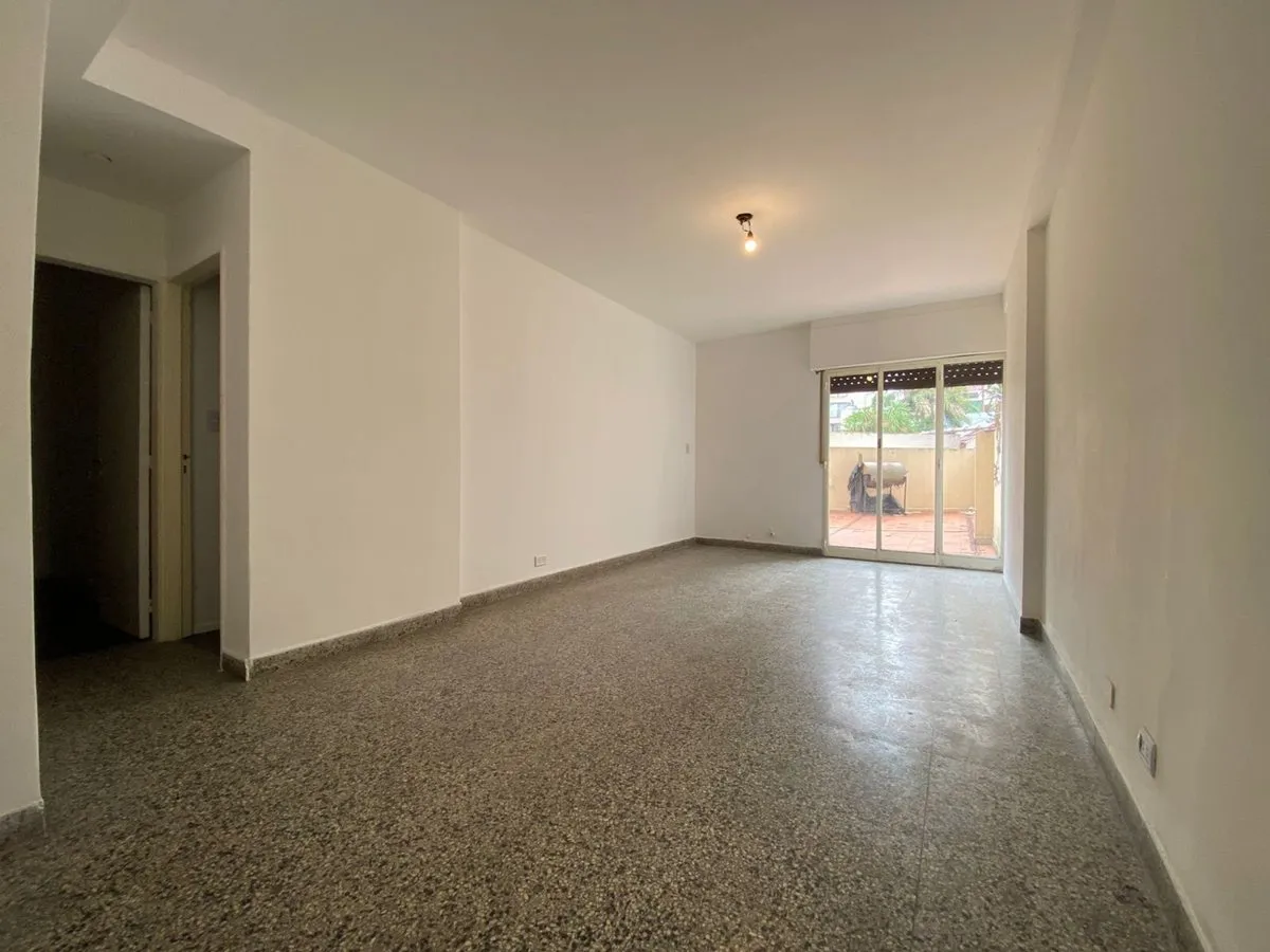 Two-bedroom apartment with patio in Lomas de Zamora