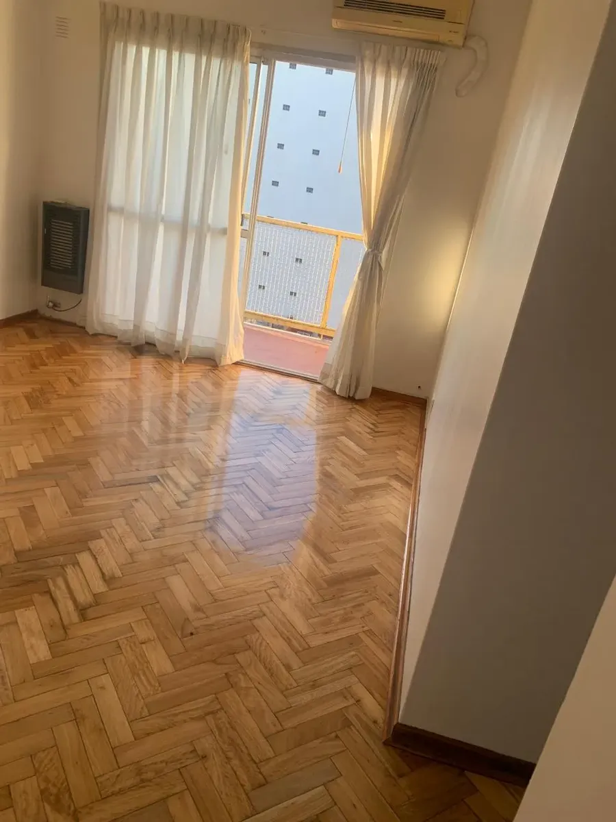 Departamento de 2 ambientes con balcón en Parque Chacabuco