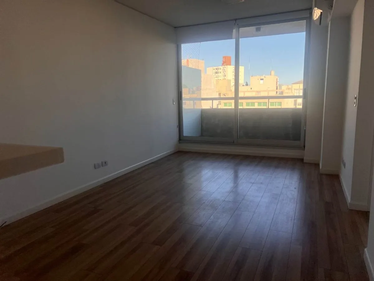 Apartamento de dois ambientes com 1 dormitório e vaga de garagem em Chacarita