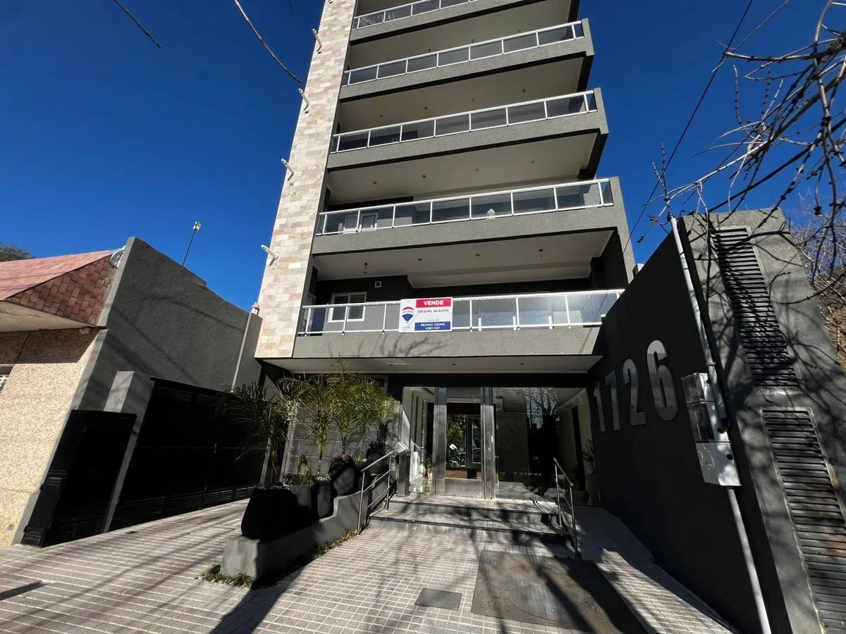 Departamento de 2 ambientes con balcón en Lanús
