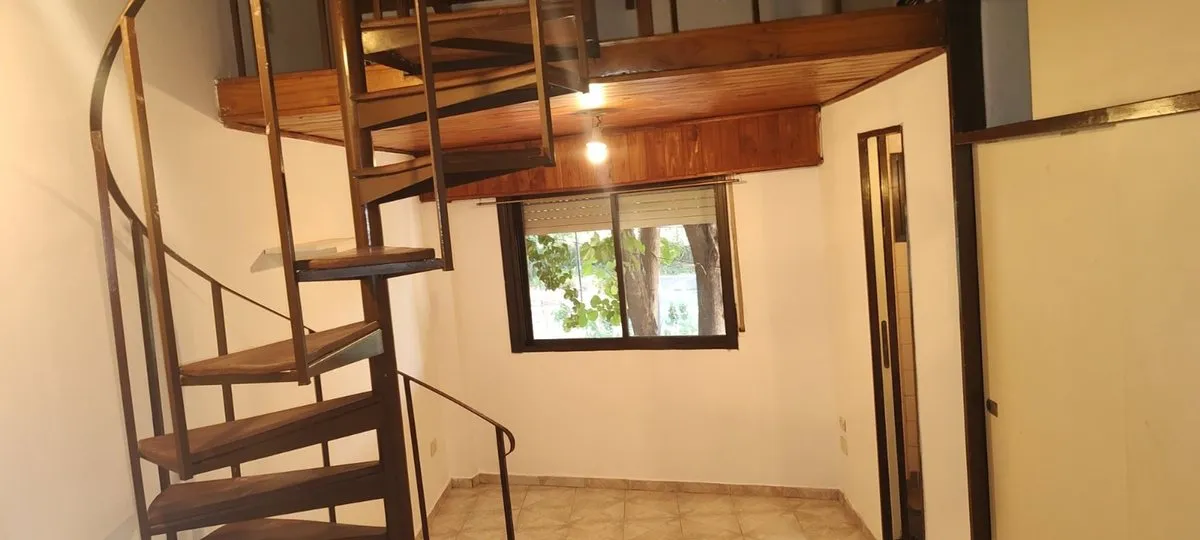 Unfurnished studio apartment in Vicente López (no building fees)