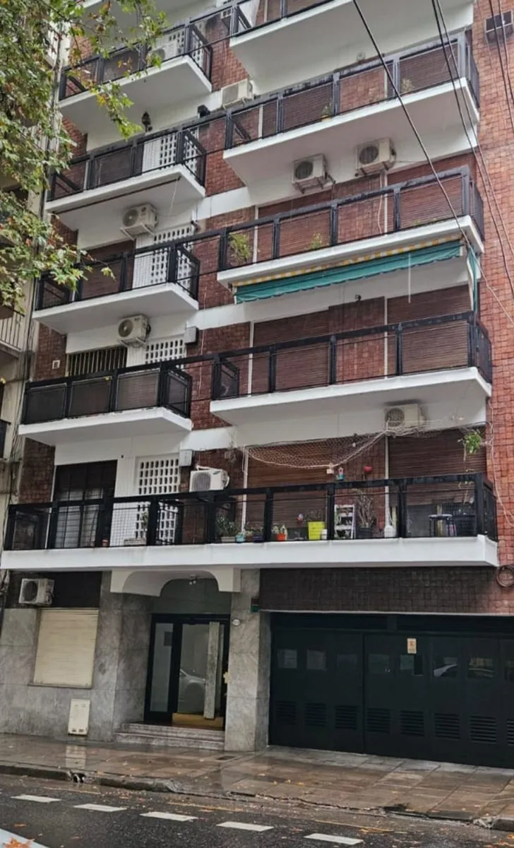 Renovated one-bedroom apartment with enclosed balcony in Flores